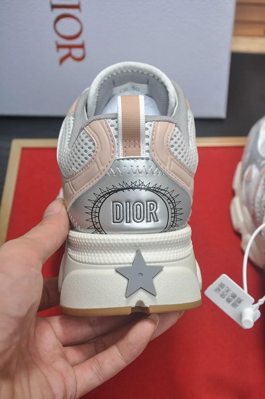 Men's shoes 💰: 640💶 Brand: Dior (Dior) Standard code: women's code 35-40. Grade: same as the official website Material: top original cowhide spliced ​​original wear-resistant lightweight outsole Style category: trendy fashion casual shoes noble luxury brand elements top luxury Color: actual picture color